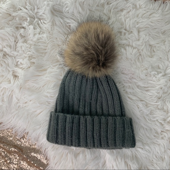 Accessories - [faux] Fur Giant Pom Beanie